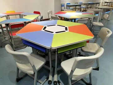 China Borda ajustada dos seis PVC comum colorido da mesa e da cadeira do estudante para a sala de formação fornecedor