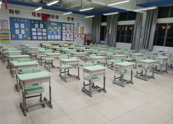 China Estudante preliminar colorido Desk And Chair de Seat da tabela plástica ajustável da escola o único ajustou-se por atacado fornecedor